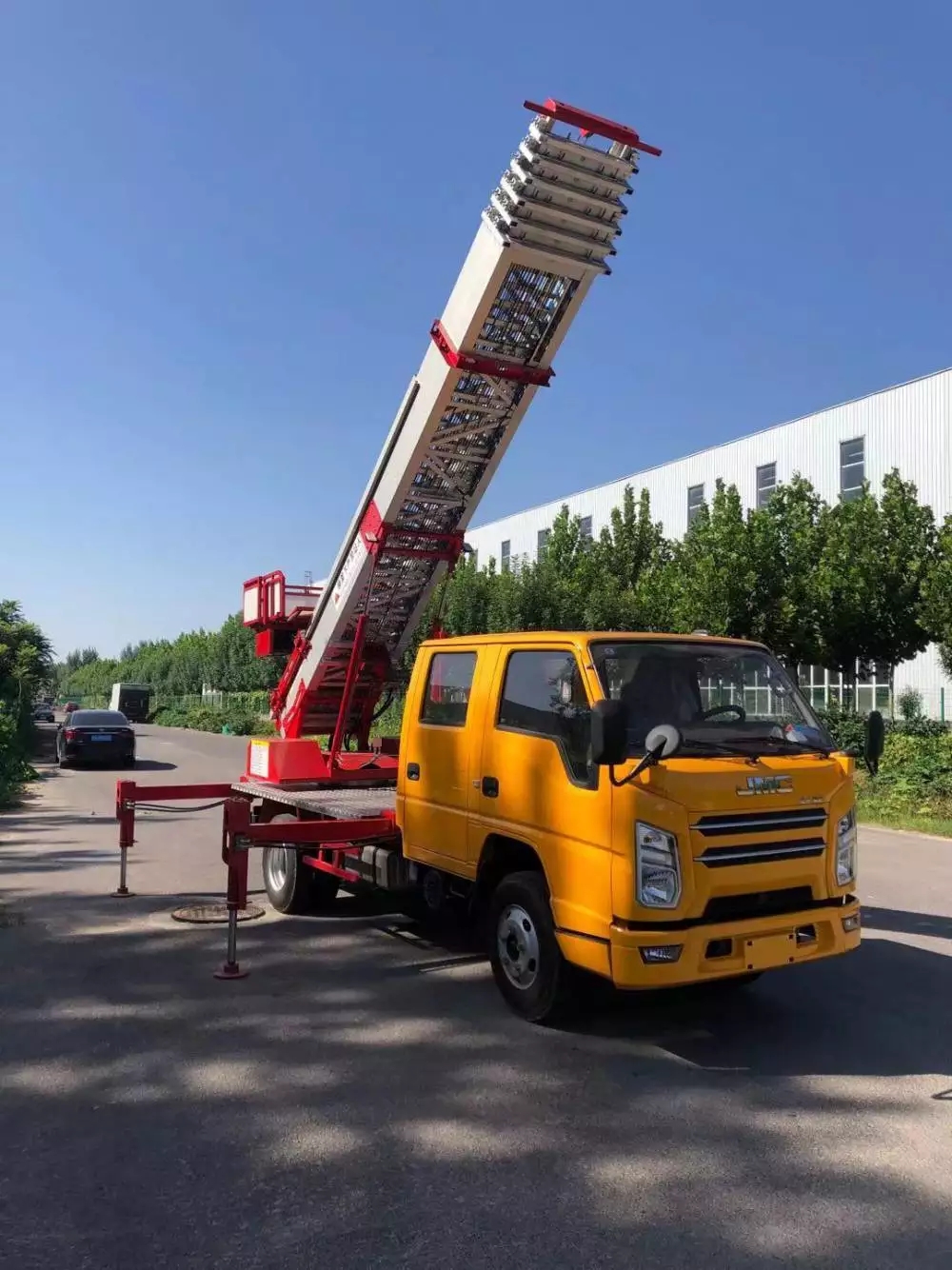 青岛城阳附近的云梯车出租服务：轻松解决高空作业需求